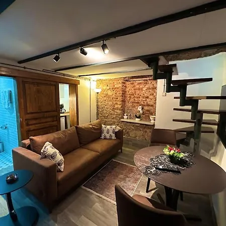 Beyoglu'nda Tarihi Appartement *