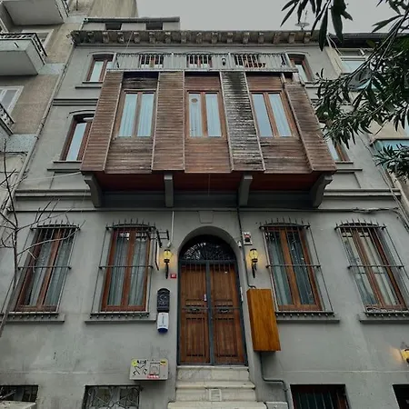 Beyoglu'nda Tarihi Apartamento Estambul