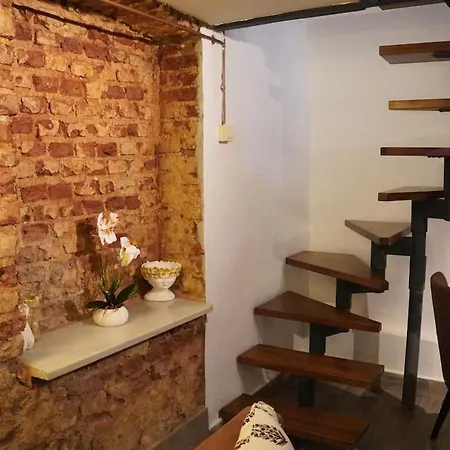 Beyoglu'nda Tarihi Apartmán *